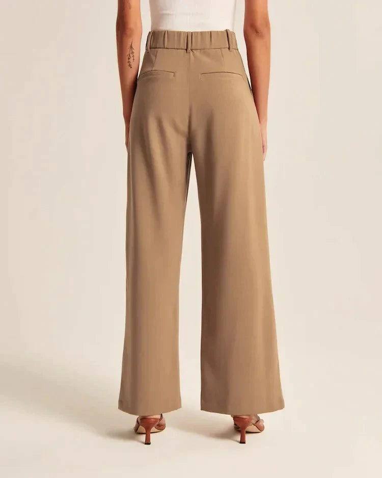 Femke | Elegante getailleerde damesbroek in de kleur Zwart voor dames in stijl ideaal voor de lente.