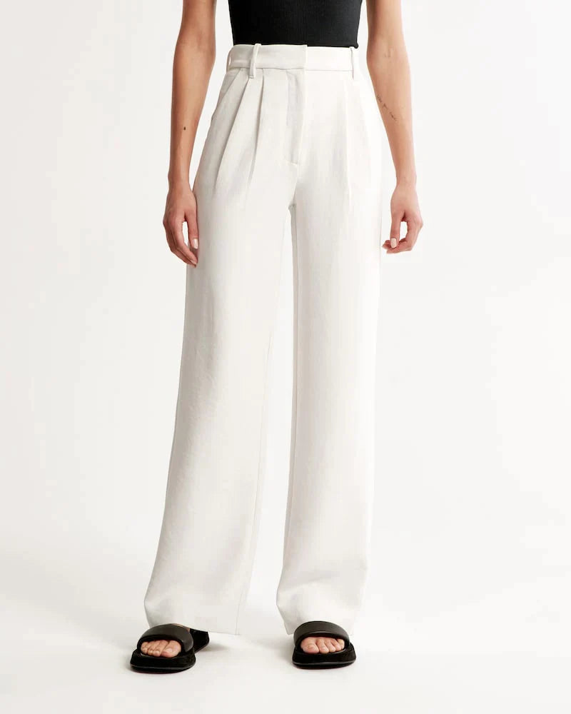 Femke | Elegante getailleerde damesbroek in de kleur Wit voor dames in stijl ideaal voor de lente.
