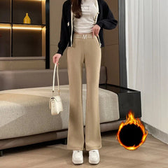 Femke | Stijlvolle wijde broek voor dames in de kleur Abrikoos (fluweel) voor dames in stijl ideaal voor de herfst.