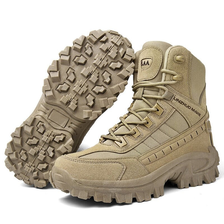 Stap vol vertrouwen de koude dagen tegemoet met deze stoere militaire winterlaarzen voor dames, genaamd Femke. Gemaakt van pluche en katoen voor ultieme warmte en comfort, met een stevige constructie, luxe voering, uitstekende grip en ondersteuning - ideaal voor stedentrips en stevige wandelingen tijdens de wintermaanden.