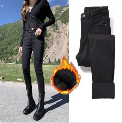 Fieke | Warm gevoerde damesjeans in de kleur Zwart voor dames in stijl geschikt voor alle seizoenen.