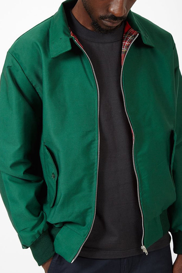 Stoer Harrington jasje, perfect voor een trendy look. Inclusief ingewerkte schoudernaden, praktische zakken, geribbelde manchetten en zoom, meerlaagse voering, ontspannen pasvorm en omgeslagen kraag voor veelzijdige uitstraling.