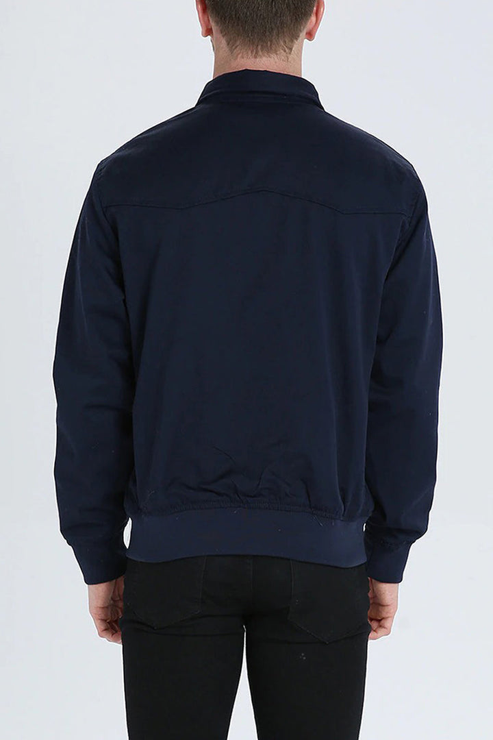 Stoer Harrington jasje, perfect voor een trendy look. Inclusief ingewerkte schoudernaden, praktische zakken, geribbelde manchetten en zoom, meerlaagse voering, ontspannen pasvorm en omgeslagen kraag voor veelzijdige uitstraling.