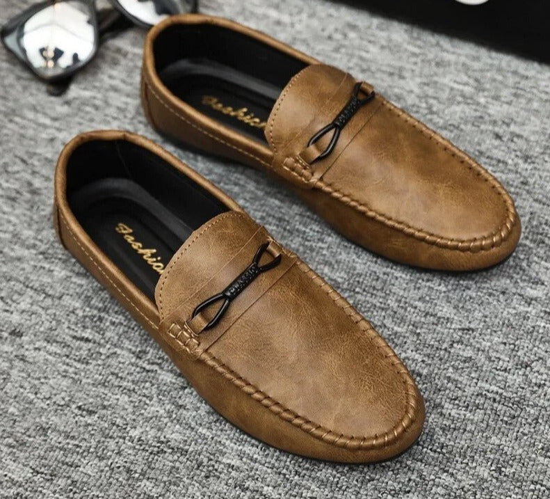Henrick | Stijlvolle heren loafers in de kleur Donkerbruin voor heren in Formal stijl ideaal voor de herfst.