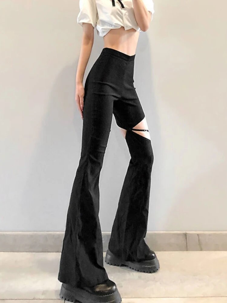Ilaria | Flared slim damesbroek in de kleur Zwart voor dames in stijl ideaal voor de lente.