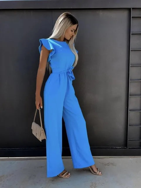 Ultieme elegantie - deze jumpsuit is een stijlvolle keuze met prachtige wijde pijpen voor een trendy uitstraling. Kenmerken zijn onder andere een ronde halslijn, lichte rekbaarheid voor comfort en een perfecte pasvorm die flatteert.