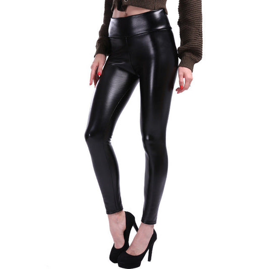 Jasmijn | Comfortabele leren legging voor vrouwen in de kleur Zwart voor dames in stijl ideaal voor de herfst.