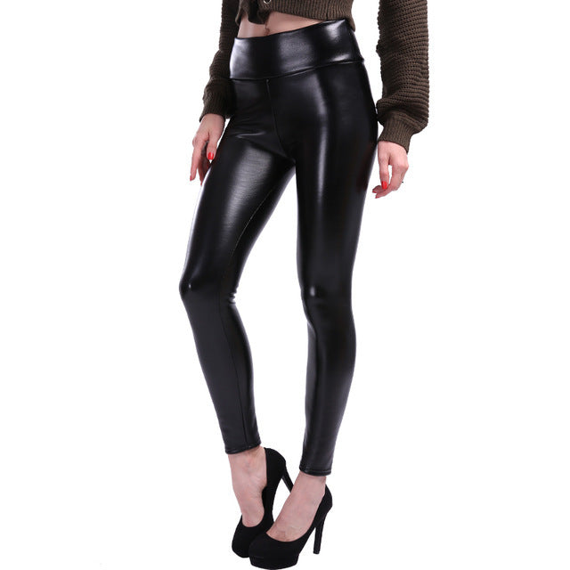 Jasmijn | Comfortabele leren legging voor vrouwen in de kleur Zwart voor dames in stijl ideaal voor de herfst.