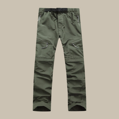 Ontdek de veelzijdige Jasper afritsbroek, de perfecte mix van comfort en functionaliteit, speciaal ontworpen als outdoor kleding voor heren. Deze broek is ideaal voor diverse activiteiten, van het bewandelen van paden tot het verkennen van nieuwe steden. De broek biedt een comfortabele pasvorm, premium kwaliteit en is praktisch voor verschillende weersomstandigheden. Met de mogelijkheid om eenvoudig te wisselen tussen een lange broek en shorts, ben je altijd optimaal gekleed.