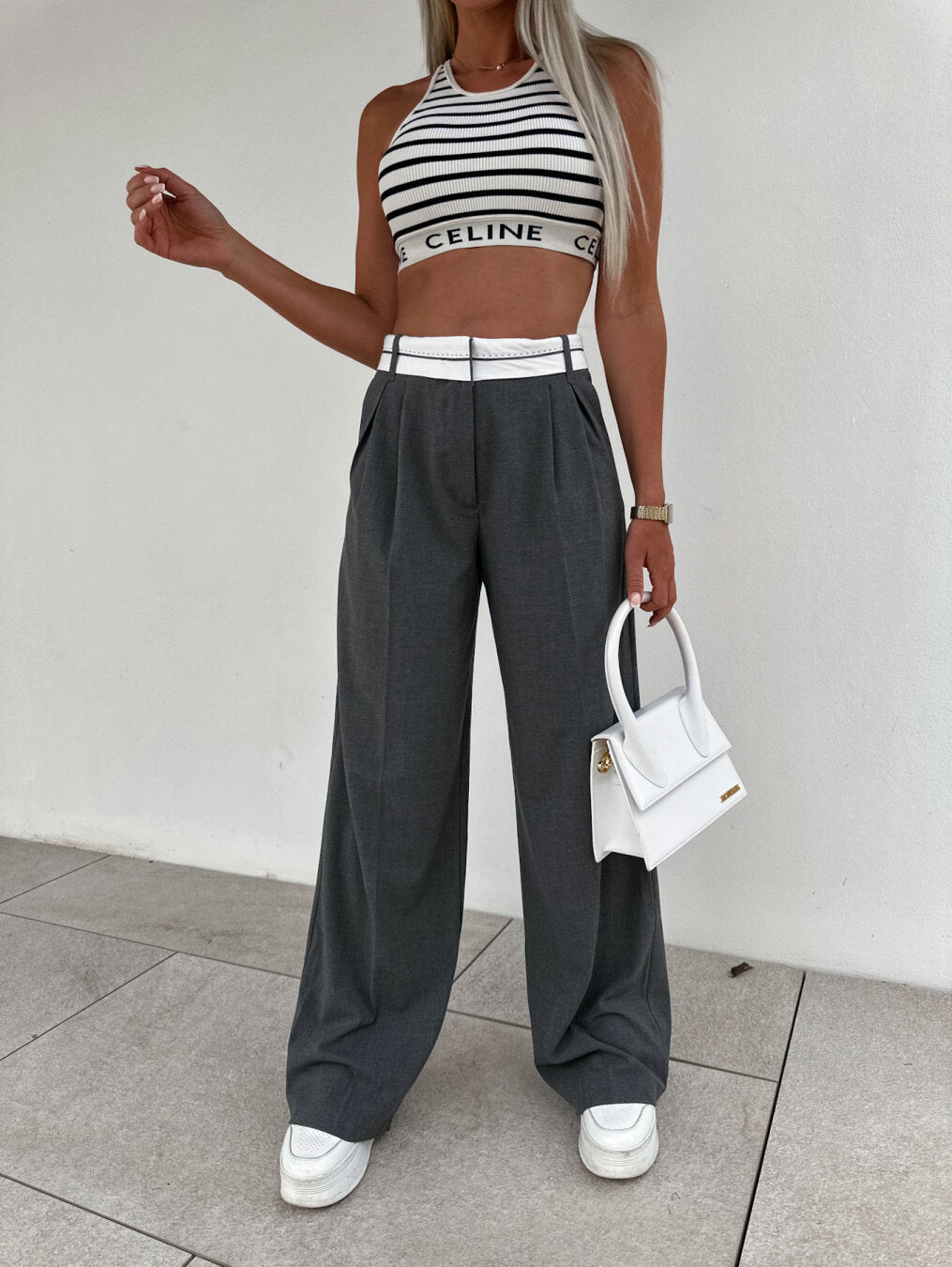 Karin | Vrijetijdsbroek in de kleur Zwart voor dames in Lounge stijl ideaal voor de lente.