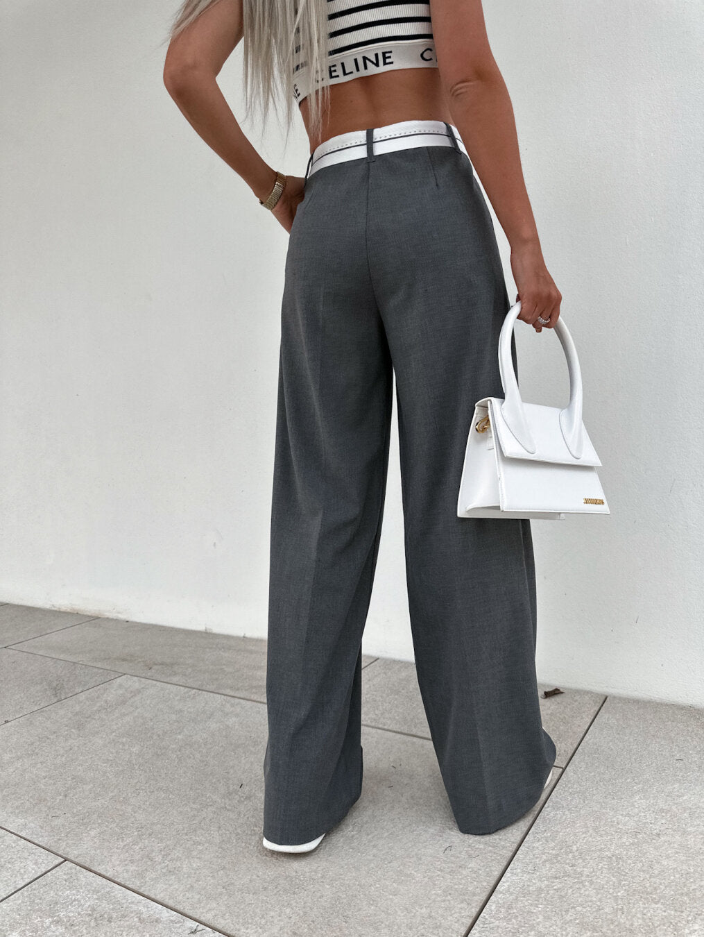 Karin | Vrijetijdsbroek in de kleur Zwart voor dames in Lounge stijl ideaal voor de lente.