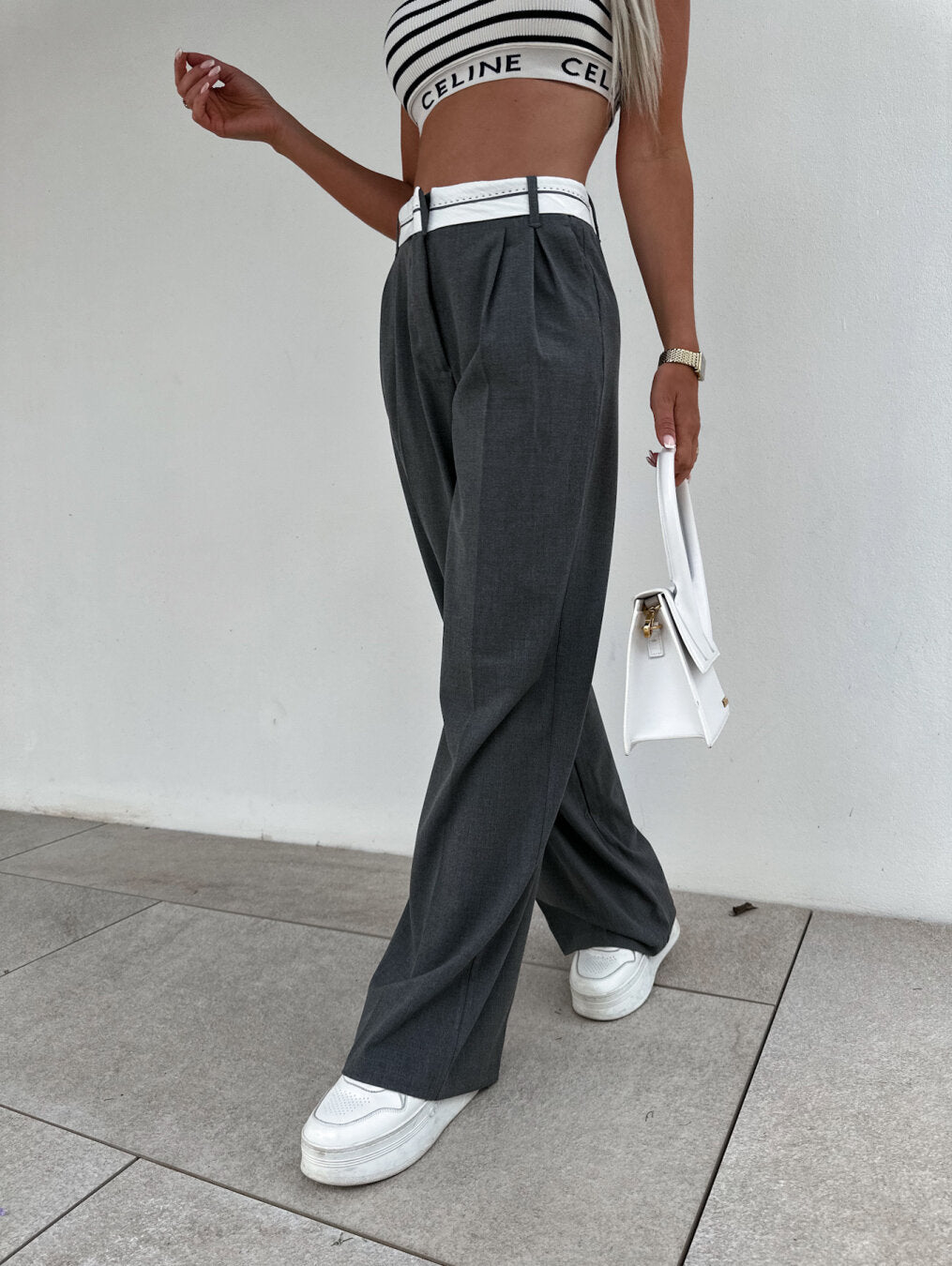 Karin | Vrijetijdsbroek in de kleur Zwart voor dames in Lounge stijl ideaal voor de lente.