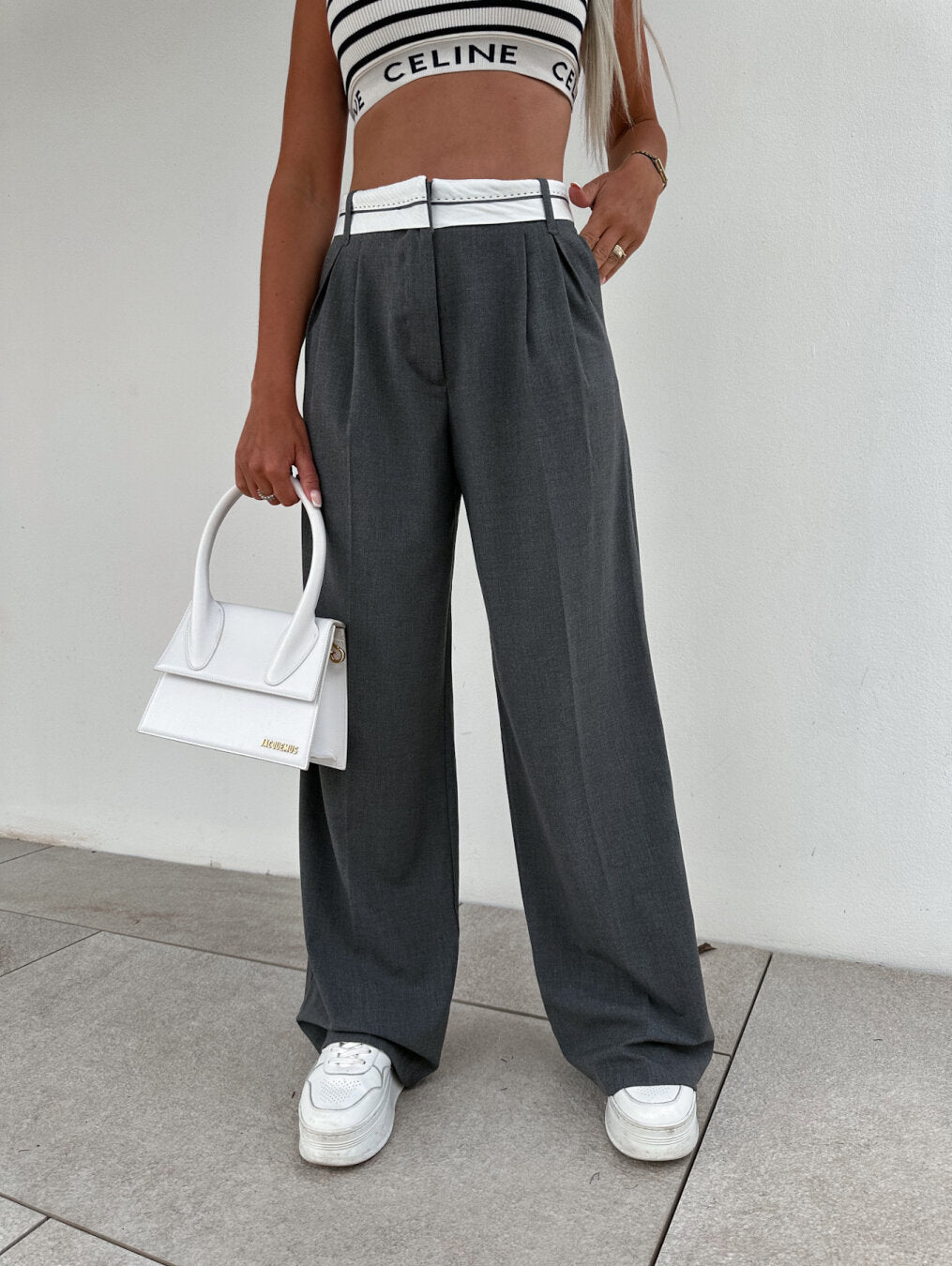 Karin | Vrijetijdsbroek in de kleur Zwart voor dames in Lounge stijl ideaal voor de lente.