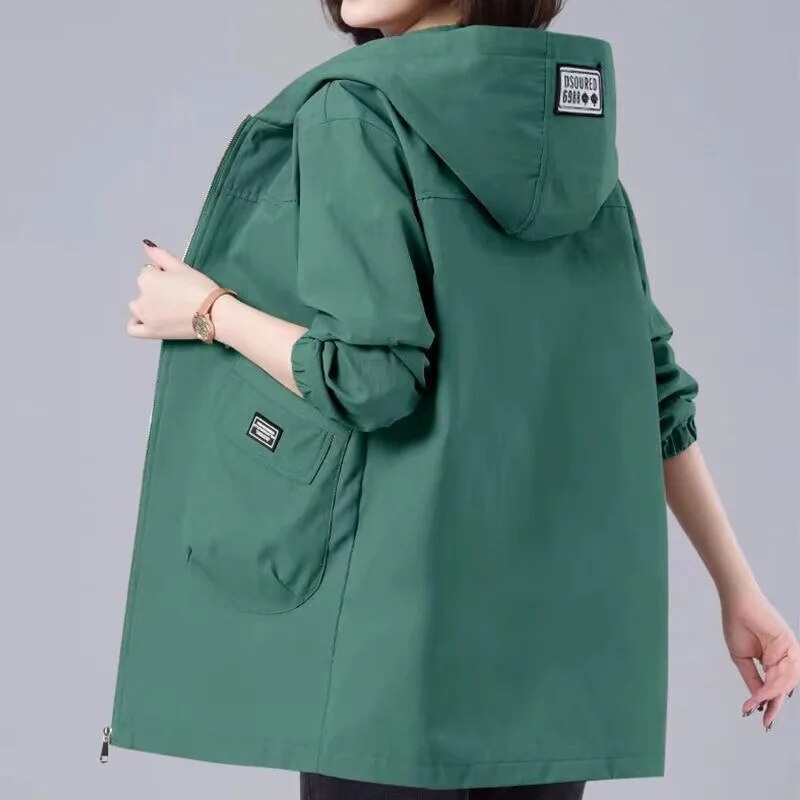 Kimberly | Lange lentejas met capuchon in de kleur Groen voor dames in stijl ideaal voor de lente.