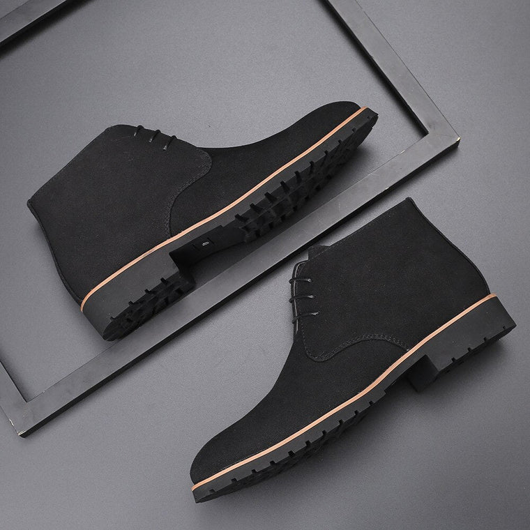 Laurens | Leren schoenen voor mannen van rundsuèdeleer in de kleur Zwart voor heren in stijl ideaal voor de lente.