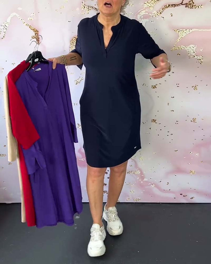 Laurynn | Jurk in effen kleur met V-hals in de kleur Marineblauw voor dames in Formal stijl ideaal voor de lente.