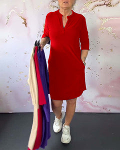 Laurynn | Jurk in effen kleur met V-hals in de kleur Rood voor dames in Formal stijl ideaal voor de lente.