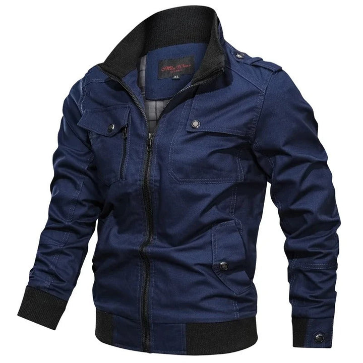 Zomerjas voor heren, perfect voor een trendy motorfietsstijl in diverse outfits. Ideaal voor lente en zomer, met een modieus en comfortabel ontwerp. Maattabel (cm): M - borst 104, lengte 66, schouder 44, mouwen 63.5 | L - borst 108, lengte 68, schouder 45.2, mouwen 65 | XL - borst 112, lengte 70, schouder 46.4, mouwen 66.5 | 2XL - borst 116, lengte 72, schouder 47.6, mouwen 68 | 3XL - borst 120, lengte 74, schouder 48.8, mouwen 69.5 | 4XL - borst 124, lengte 76, schouder 50, mouwen 71