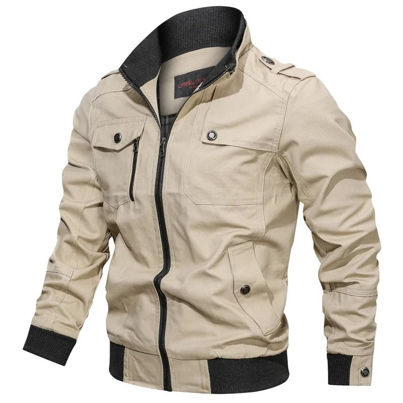 Zomerjas voor heren, perfect voor een trendy motorfietsstijl in diverse outfits. Ideaal voor lente en zomer, met een modieus en comfortabel ontwerp. Maattabel (cm): M - borst 104, lengte 66, schouder 44, mouwen 63.5 | L - borst 108, lengte 68, schouder 45.2, mouwen 65 | XL - borst 112, lengte 70, schouder 46.4, mouwen 66.5 | 2XL - borst 116, lengte 72, schouder 47.6, mouwen 68 | 3XL - borst 120, lengte 74, schouder 48.8, mouwen 69.5 | 4XL - borst 124, lengte 76, schouder 50, mouwen 71