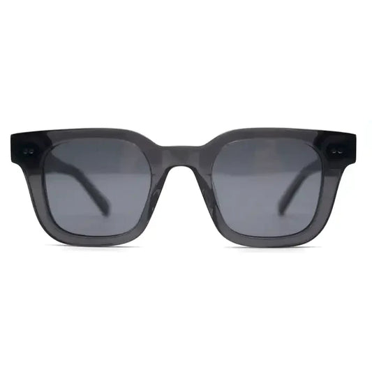 Lex | Zonnebril met donkere glazen in de kleur Grijs voor heren in stijl ideaal voor de lente.