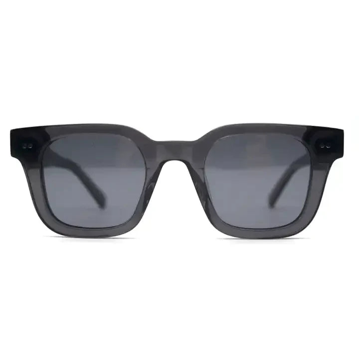 Lex | Zonnebril met donkere glazen in de kleur Grijs voor heren in stijl ideaal voor de lente.