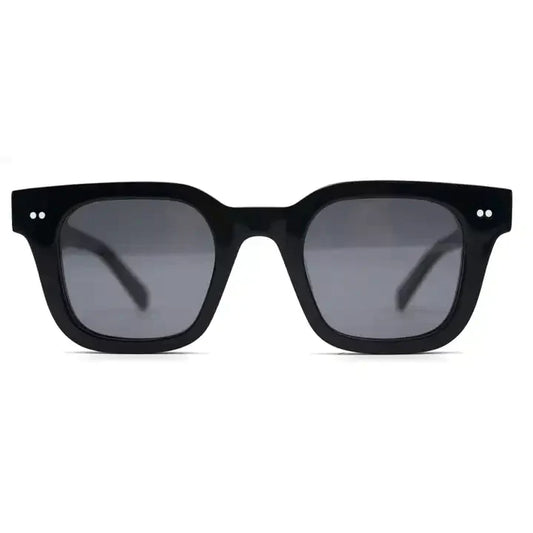 Lex | Zonnebril met donkere glazen in de kleur Zwart voor heren in stijl ideaal voor de lente.