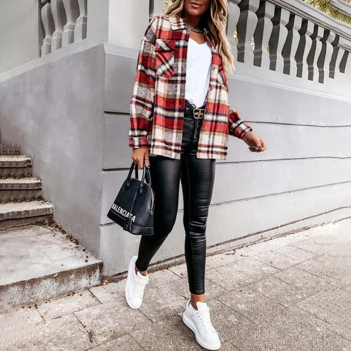 Lotte | Geruite Herfstjas in de kleur Rood voor dames in stijl ideaal voor de herfst.