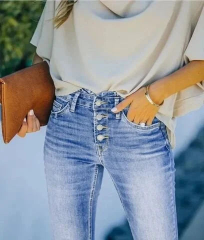 Lotte | High-Waist Spijkerbroek in stijl in de kleur Blauw voor dames in stijl ideaal voor de lente.