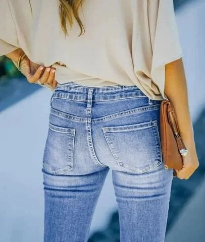 Lotte | High-Waist Spijkerbroek in stijl in de kleur Blauw voor dames in stijl ideaal voor de lente.