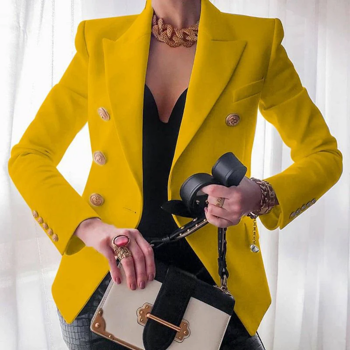 Louise | Comfortabele luxe blazer met knopen van katoen in de kleur Geel voor dames in Formal stijl geschikt voor alle seizoenen.