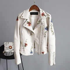 Maartje | Vrouwenjack met bloemen in de kleur Beige voor dames in stijl geschikt voor alle seizoenen.