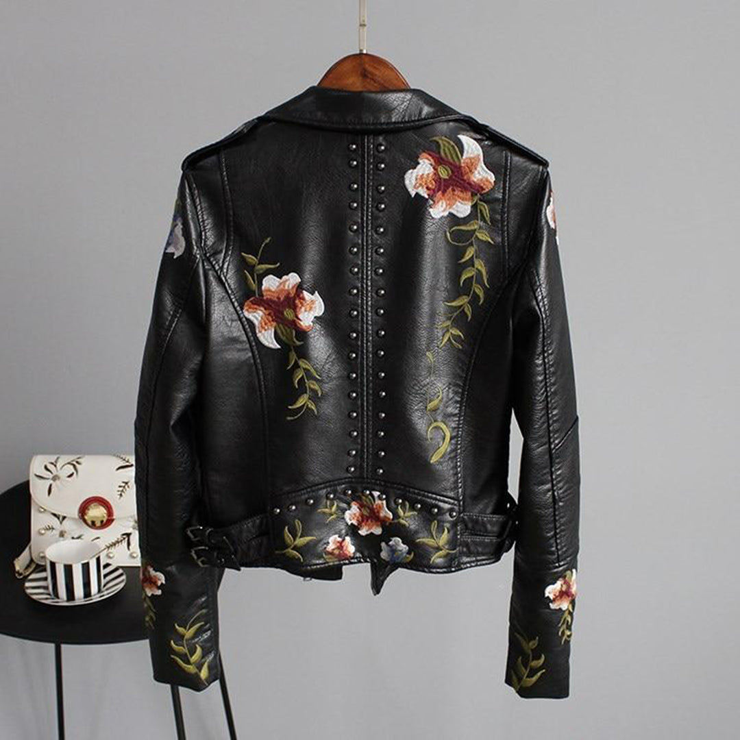 Maartje | Vrouwenjack met bloemen in de kleur Beige voor dames in stijl geschikt voor alle seizoenen.
