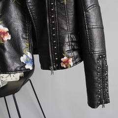 Maartje | Vrouwenjack met bloemen in de kleur Beige voor dames in stijl geschikt voor alle seizoenen.
