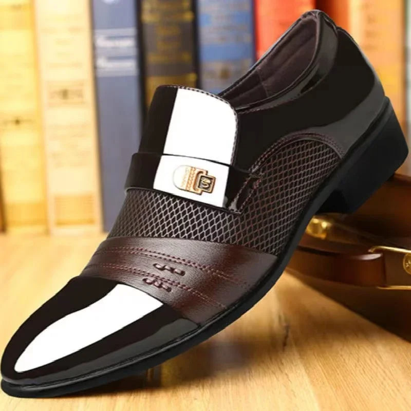 Matthijs | Grote formele lakschoenen in de kleur Zwart voor heren in stijl geschikt voor alle seizoenen.