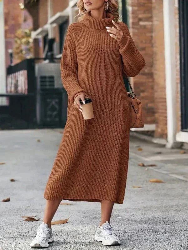 Maud | Gebreide lange jurk in de kleur Khaki voor dames in stijl ideaal voor de herfst.