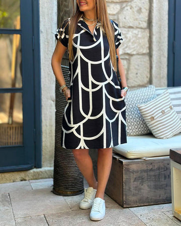 Midi jurk met korte mouwen en V-hals in de kleur Zwart voor dames in stijl ideaal voor de lente.