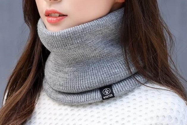 Mieke | Warme & stijlvolle nekwarmer in de kleur Zwart voor dames in Lounge stijl ideaal voor de winter
