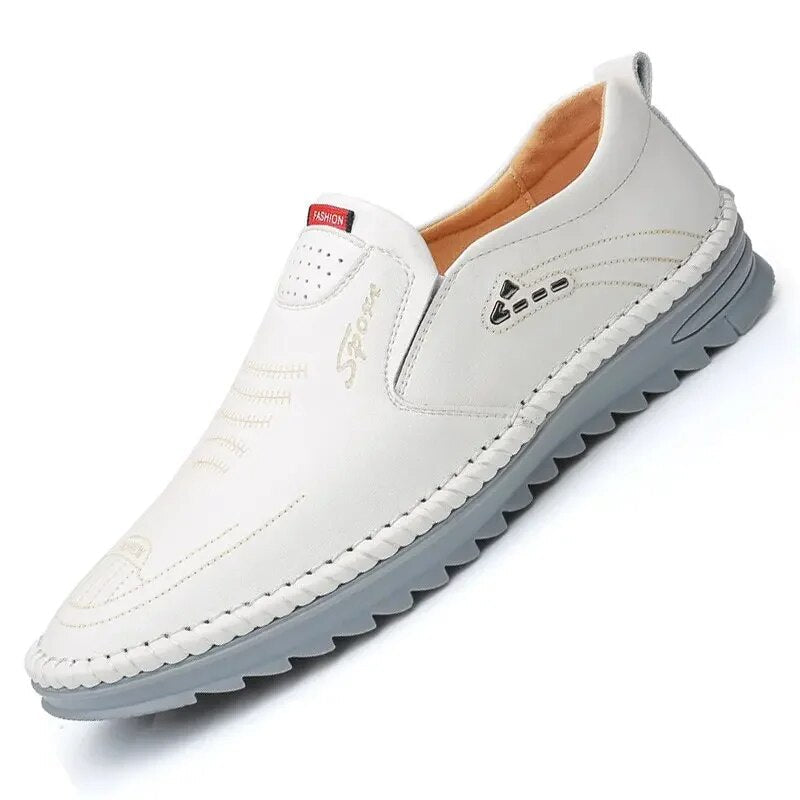 Milan | Antislip leren reisschoenen voor mannen in de kleur Wit voor heren in stijl ideaal voor de herfst.