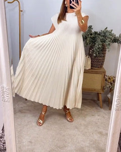 Mouwloze geplooide eenvoudige effen kleur jurk in de kleur Beige voor dames in stijl ideaal voor de herfst.