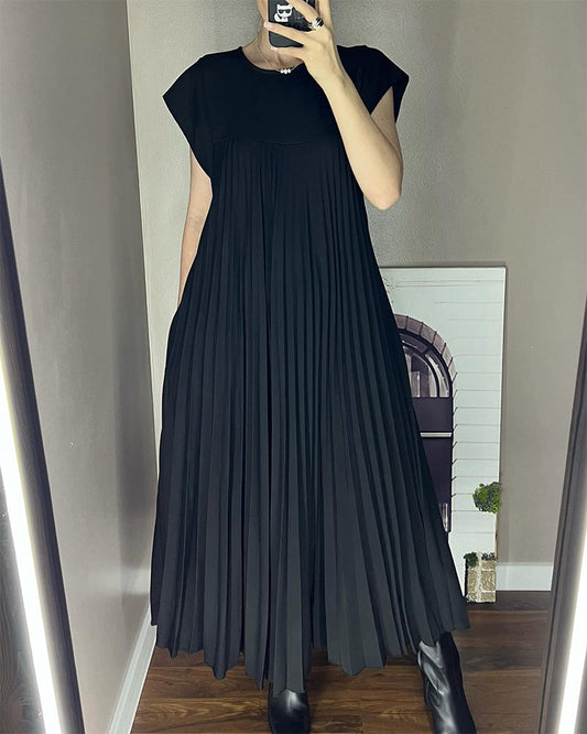 Mouwloze geplooide eenvoudige effen kleur jurk in de kleur Zwart voor dames in stijl ideaal voor de herfst.