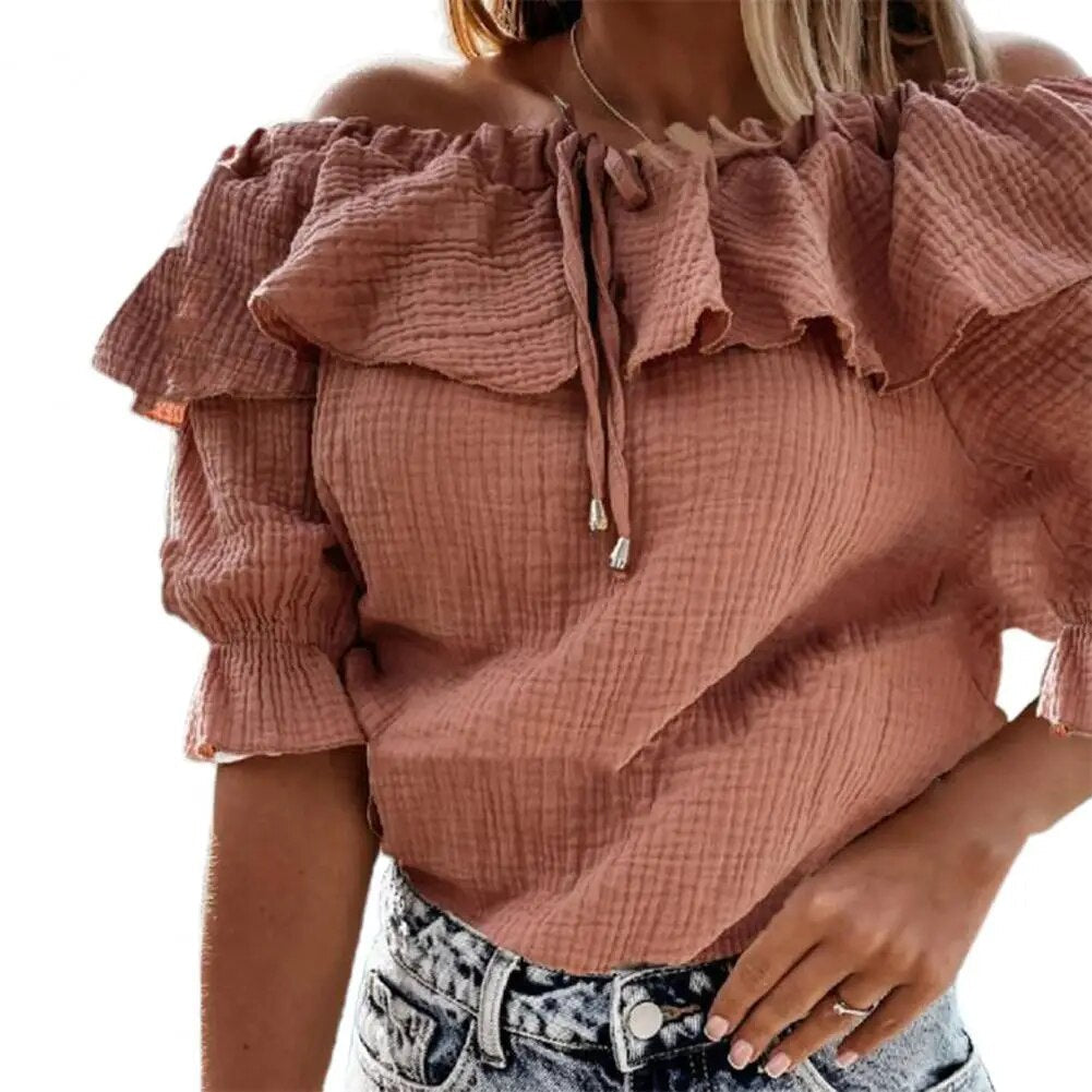 Nassira | Casual blouse met ruches in de kleur Bruin voor in stijl ideaal voor de zomer.