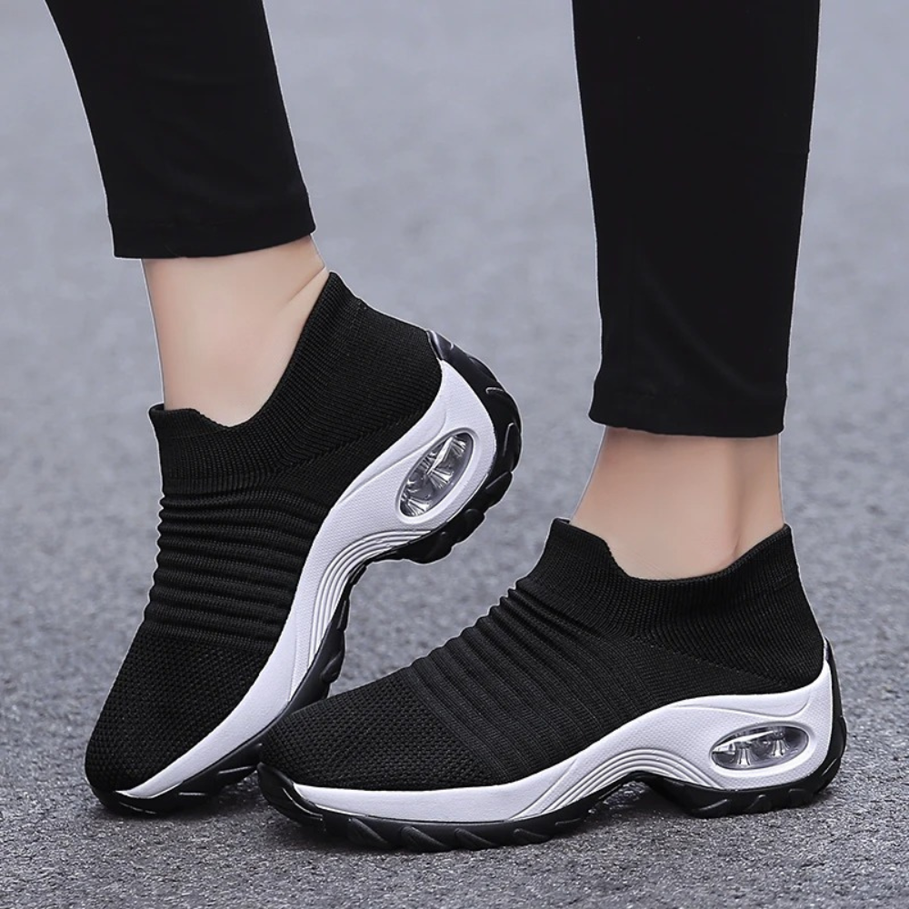 Ondersteunende schoenen met voetboogsteun in de kleur Zwart/Wit voor dames in stijl geschikt voor alle seizoenen.