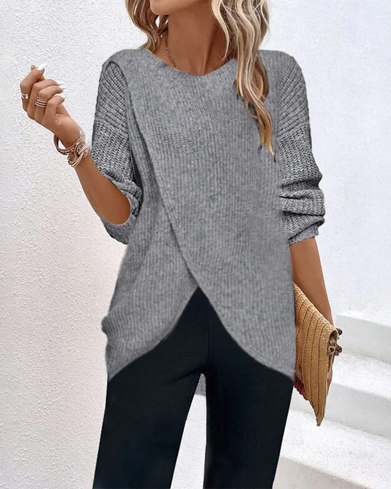 Sandra | Effen trui met ronde hals en split in de kleur Grijs voor dames in stijl ideaal voor de herfst.