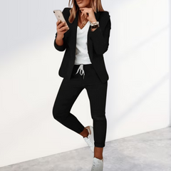 Stijlvolle blazer & broek set - ideaal voor een trendy en modieuze look. Gemaakt van hoogwaardige en duurzame stoffen biedt deze set zowel kwaliteit als comfort, met een perfecte pasvorm voor een moeiteloze uitstraling.