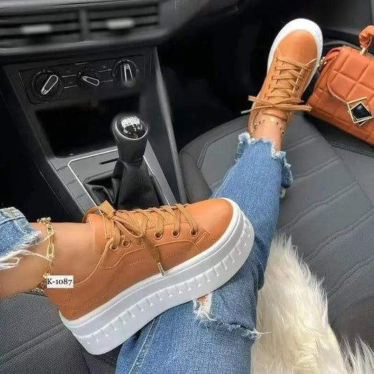 Stoere sneakers - perfect voor een trendy en comfortabele uitstraling. Ultiem comfort en modieuze stijl geven je zelfvertrouwen een boost.