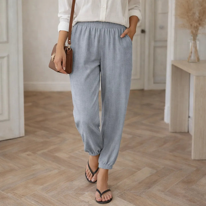 Tapered leg jogging pants