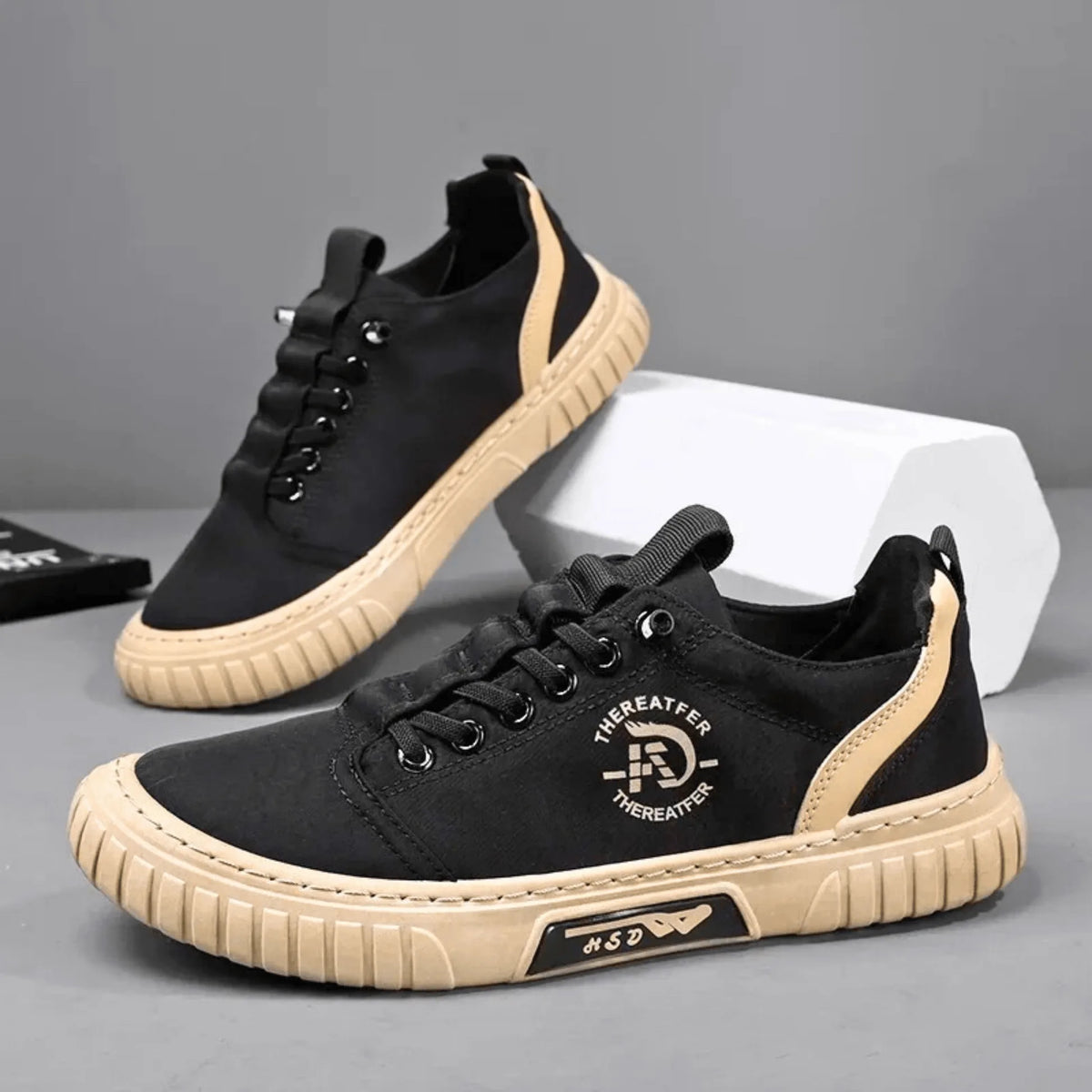 Lage sneakers met dikke zool