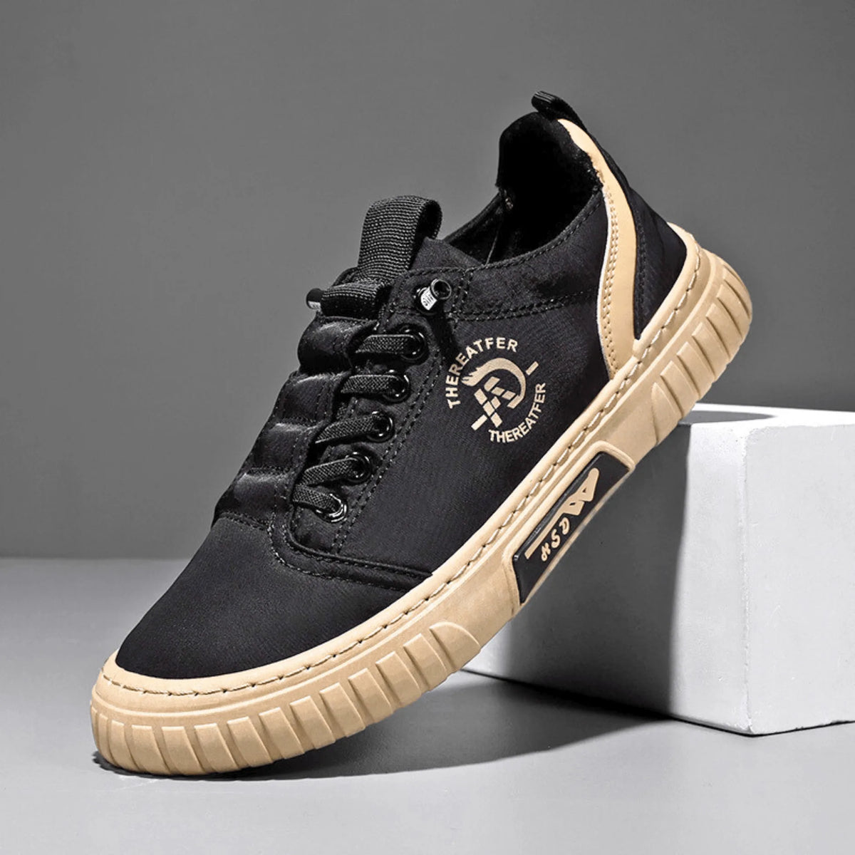 Lage sneakers met dikke zool