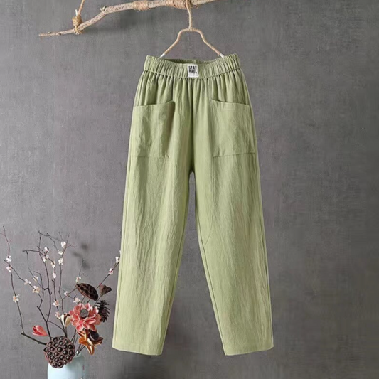 Linnen broek met elastische taille. Gemaakt van hoogwaardig linnen voor duurzaamheid en ademend vermogen, biedt deze broek comfort en stijl voor dagelijks gebruik.