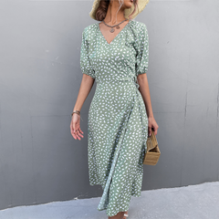 Zoë | Stijlvolle midi-jurk in de kleur Groen voor dames in stijl ideaal voor de lente.